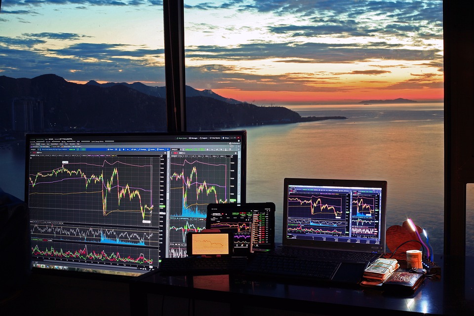 Why You Should Consider Trading Cryptocurrency: The Advantages and Disadvantages