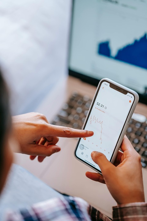 From Trend Follower to Mean Reverter: How to Adapt Your Strategy to Market Conditions